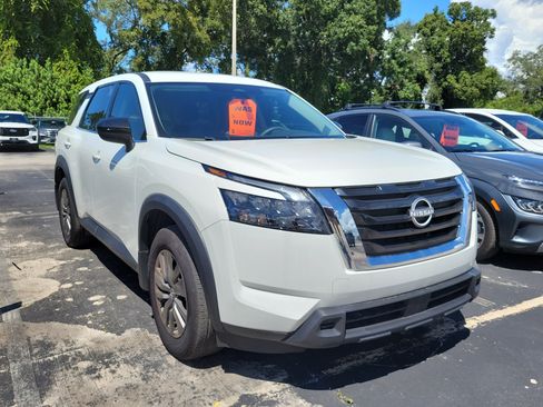 Used 2025 Nissan Pathfinder S FWD image 6