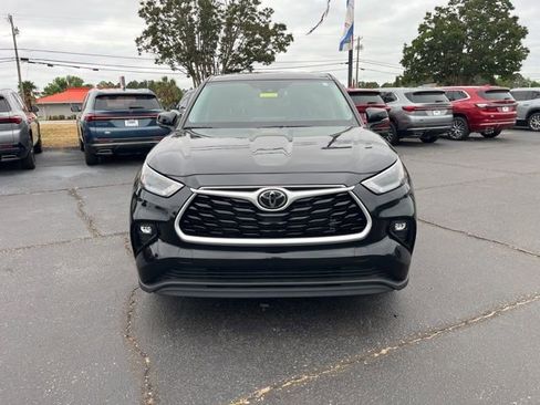 Used 2024 Toyota Highlander LE FWD image 36