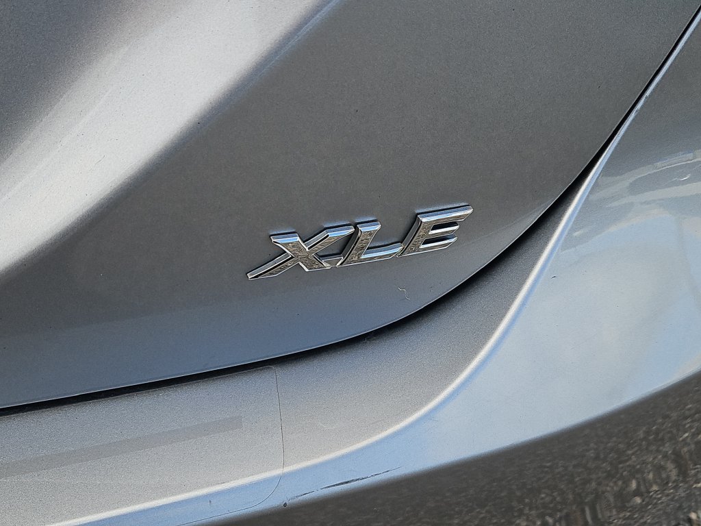Used 2020 Toyota Camry XLE FWD image 12