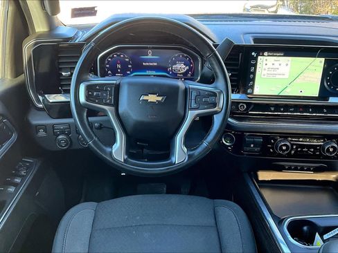 Used 2025 Chevrolet Silverado 2500 LT w/ Convenience Package image 5