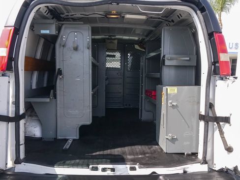 Used 2014 Chevrolet Express 2500 RWD image 21