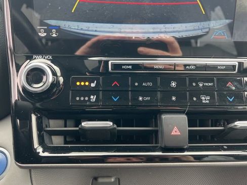 Used 2021 Toyota Highlander Limited image 21