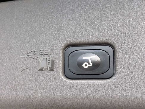 Used 2024 Lincoln Nautilus Premier AWD/4WD image 19