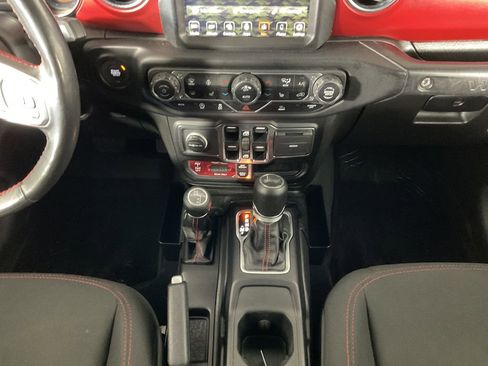 Used 2023 Jeep Wrangler Unlimited Rubicon w/ Cold Weather Group AWD/4WD image 13