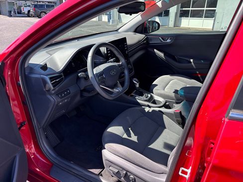 Used 2022 Hyundai Ioniq SE image 14