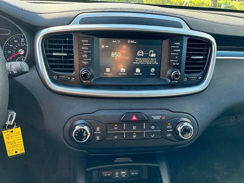 Used 2020 Kia Sorento LX FWD image 26