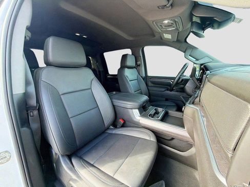 Used 2025 Chevrolet Silverado 2500 LTZ w/ LTZ Convenience Package AWD/4WD image 16