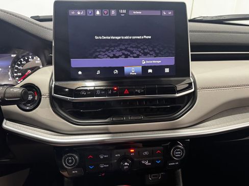 Used 2025 Jeep Compass Limited image 13