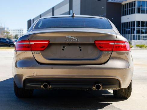 Used 2017 Jaguar XE Premium image 7