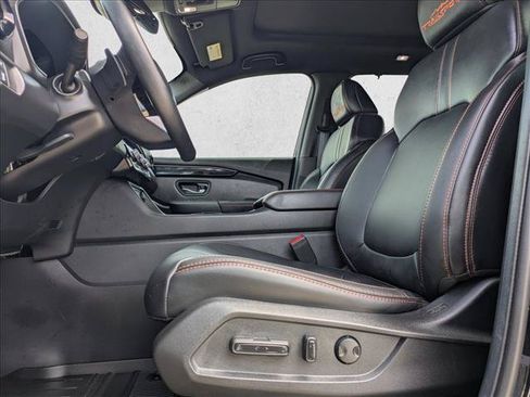 Used 2025 Honda Pilot TrailSport image 15