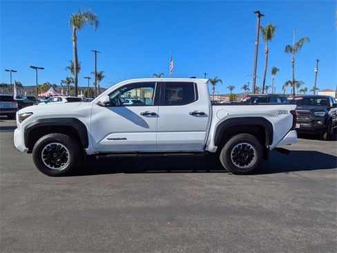Used 2024 Toyota Tacoma TRD Off-Road image 9