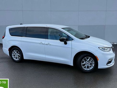 Certified 2024 Chrysler Pacifica Touring-L image 1