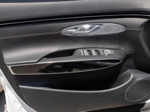 Used 2025 Genesis GV70 2.5T AWD/4WD image 10