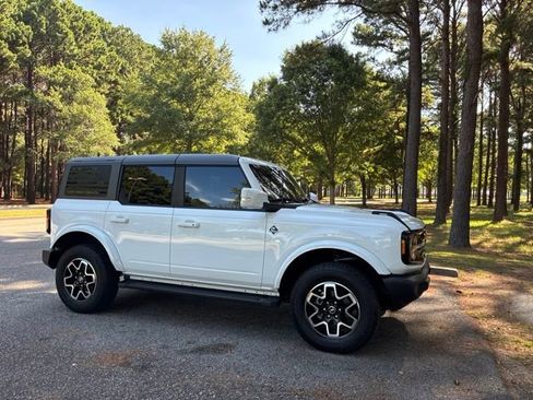 Used 2024 Ford Bronco Outer Banks AWD/4WD image 2