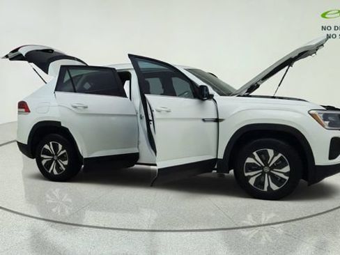 Used 2026 Volkswagen Atlas Cross Sport SE AWD/4WD image 10