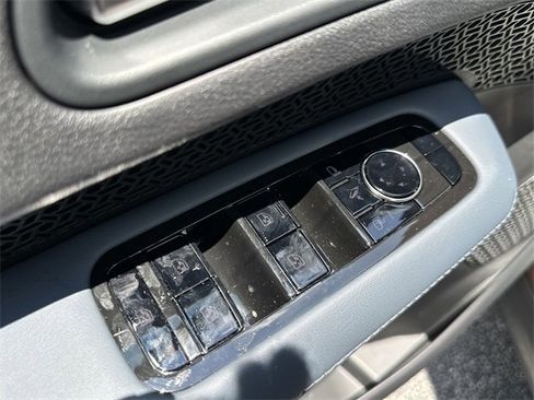 New 2025 Nissan Ariya Platinum image 25