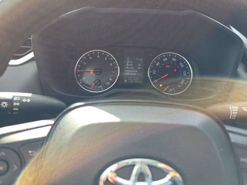 Used 2021 Toyota RAV4 LE image 17