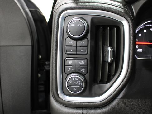 Used 2022 Chevrolet Silverado 2500 LTZ w/ LTZ Convenience Package AWD/4WD image 9
