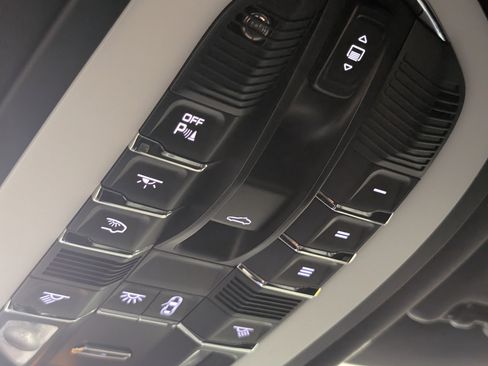 Certified 2026 Porsche Macan AWD/4WD image 43