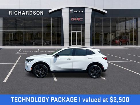 Used 2022 Buick Envision Essence w/ Technology Package I FWD image 2