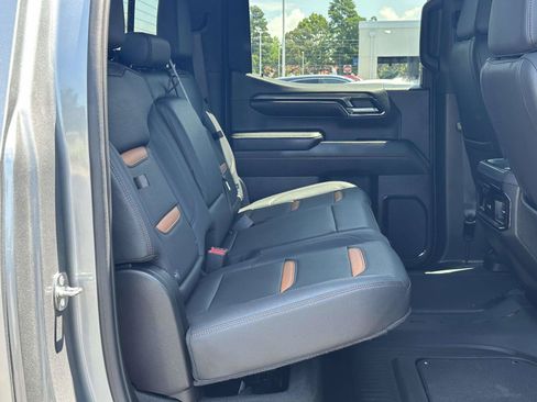 Used 2024 GMC Sierra 1500 AT4 w/ Technology Package AWD/4WD image 7