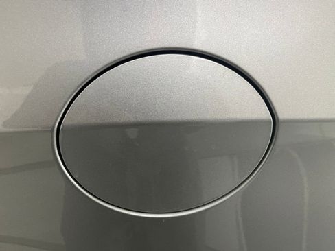 Used 2017 Chrysler Pacifica Touring-L image 41