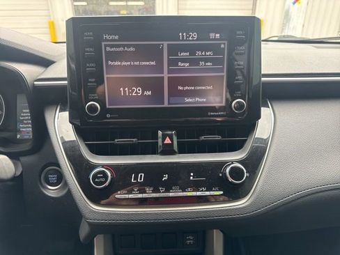 Used 2022 Toyota Corolla Cross LE AWD/4WD image 39