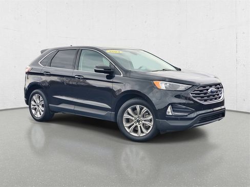 Used 2024 Ford Edge Titanium image 2