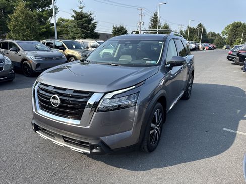 Used 2024 Nissan Pathfinder Platinum AWD/4WD image 41