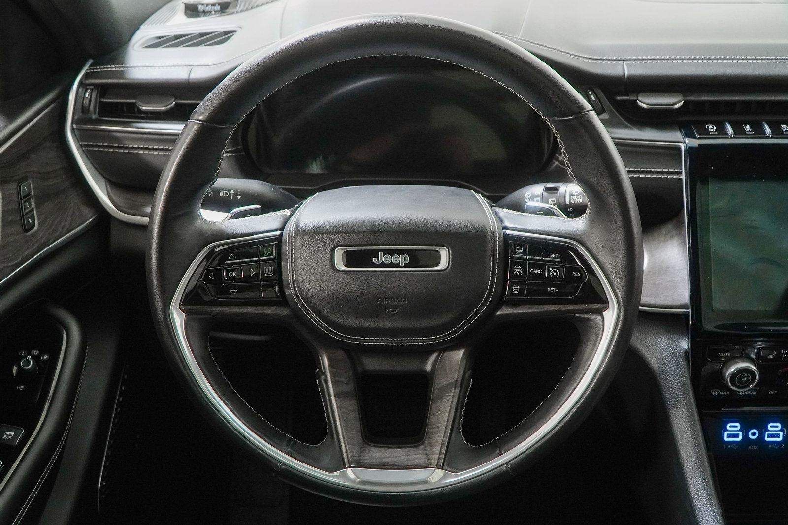 Used 2022 Jeep Grand Cherokee Overland AWD/4WD image 22
