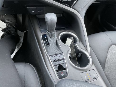 Used 2022 Toyota Camry LE image 24