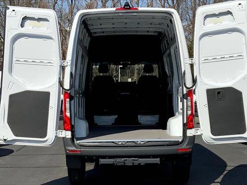 Used 2024 Mercedes-Benz Sprinter 2500 image 30