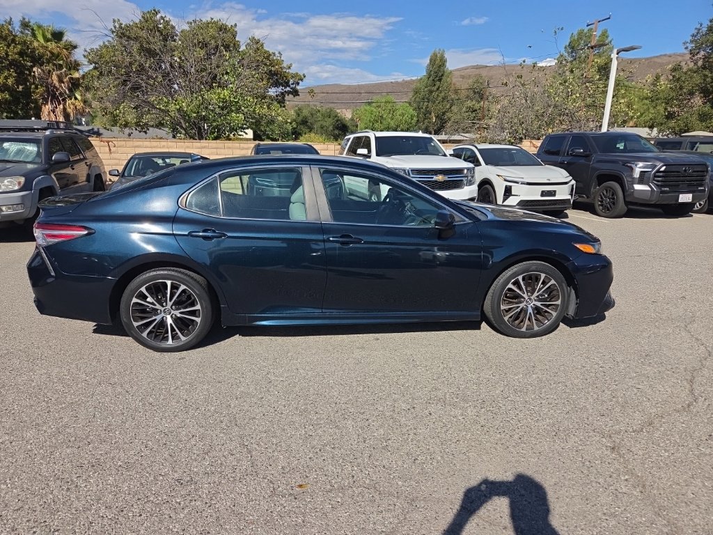 Used 2020 Toyota Camry SE FWD image 6