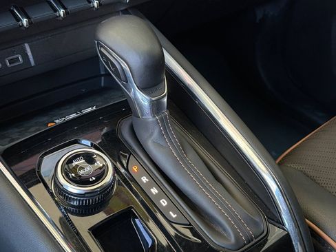 Used 2025 GMC Canyon AT4 w/ AT4 Premium Package image 32