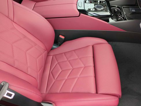 New 2026 BMW 550e xDrive image 23