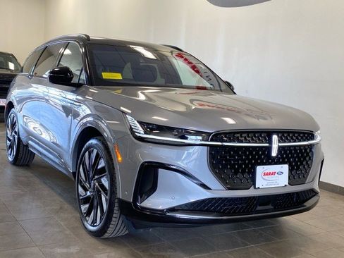 Used 2024 Lincoln Nautilus Reserve w/ Jet Appearance Package (87T) image 2