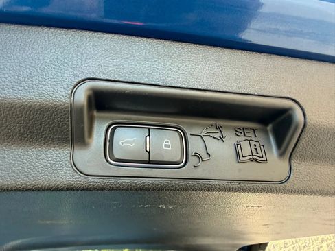 Used 2020 Ford Explorer Limited AWD/4WD image 38
