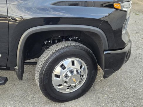 Used 2025 Chevrolet Silverado 3500 High Country w/ Technology Package image 6