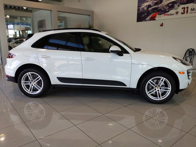Used 2018 Porsche Macan AWD/4WD image 3