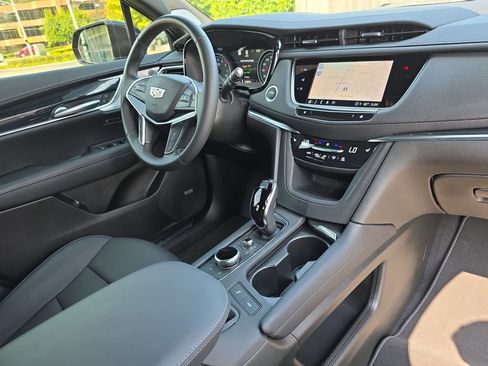 Used 2024 Cadillac XT5 Premium Luxury w/ Technology Package FWD image 16
