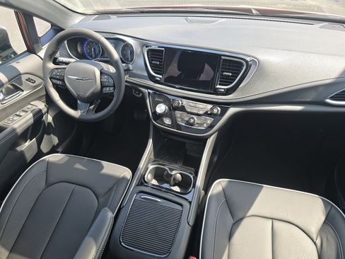 New 2026 Chrysler Pacifica Limited w/ S Appearance Package image 22