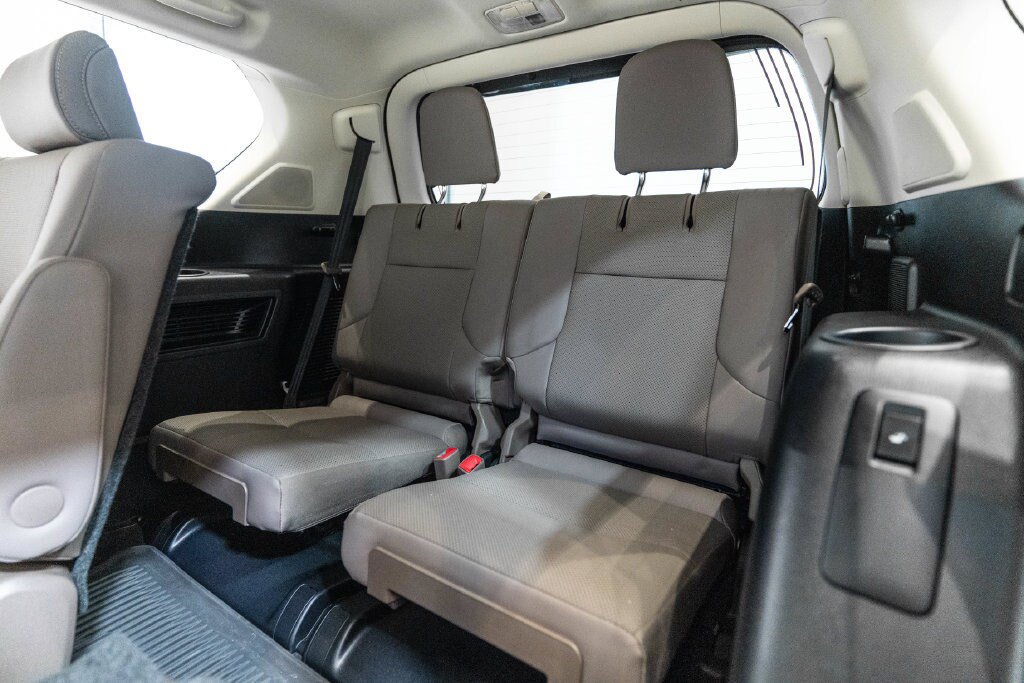 Used 2023 Lexus GX 460 Premium w/ Accessory Package AWD/4WD image 38
