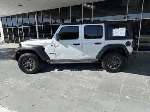 Used 2024 Jeep Wrangler Sport S image 5