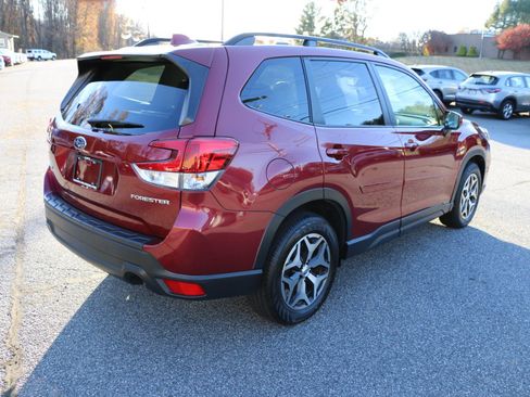 Used 2021 Subaru Forester Premium image 8