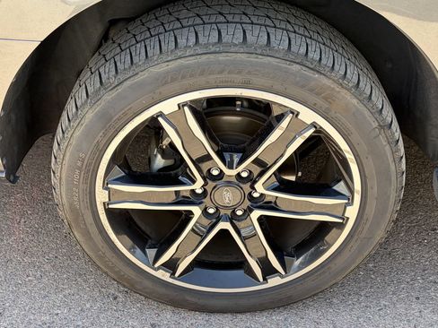 Used 2019 Ford Expedition XLT w/ Equipment Group 202A AWD/4WD image 11
