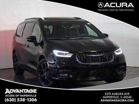 Used 2025 Chrysler Pacifica Limited FWD image 1