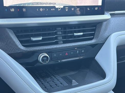 Used 2025 Ford Explorer Platinum w/ Ultimate Package image 36