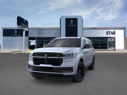 New 2026 Lincoln Navigator Reserve w/ Jet Appearance Package AWD/4WD image 2