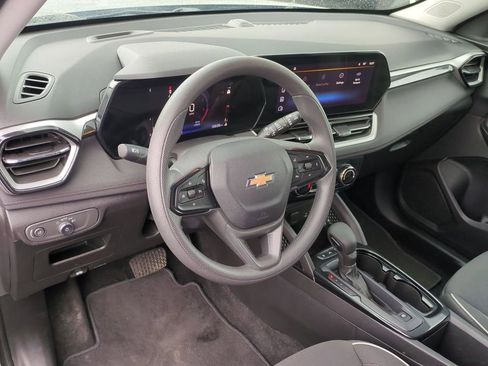 Used 2025 Chevrolet TrailBlazer LT AWD/4WD image 13