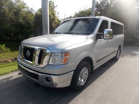 Used 2020 Nissan NV 3500 SL RWD image 2